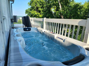 Relaxing Cityscape with Hot Tub Quebec